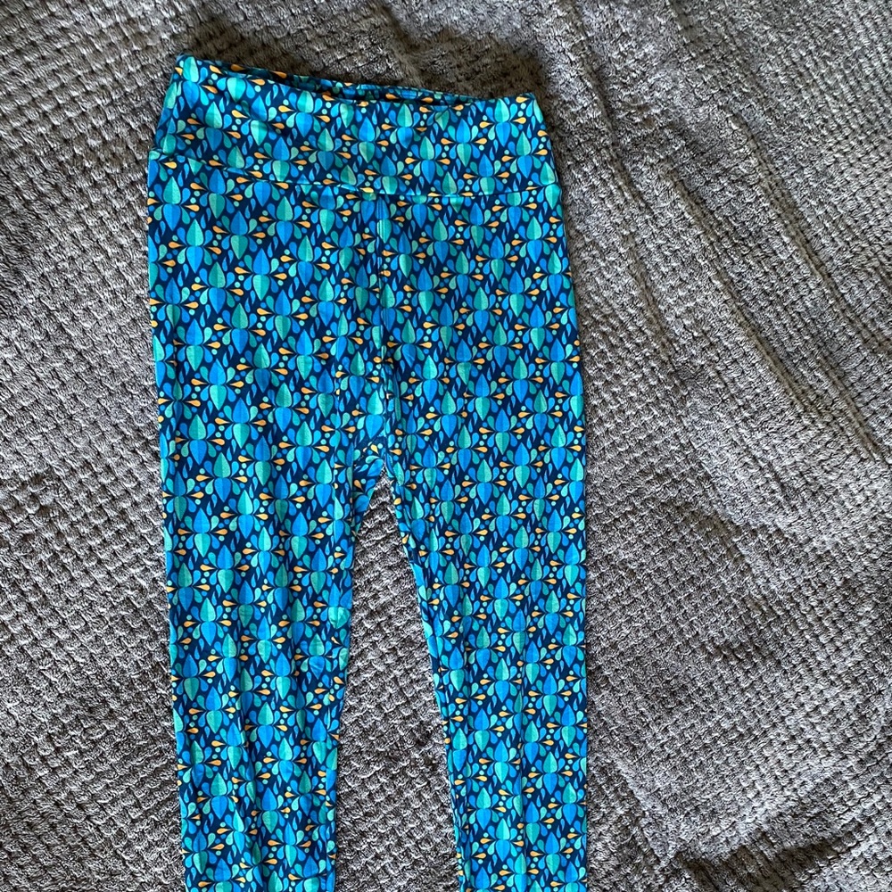 Lularoe leggings with blue geometric pattern